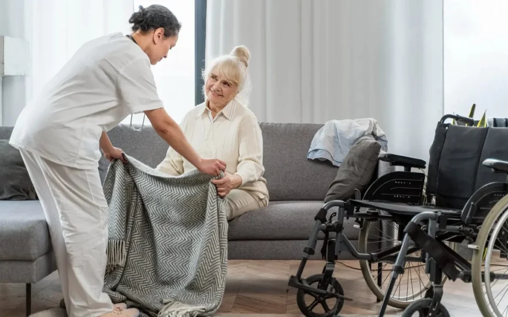 Evde Palyatif Bakım Nedir? Kimler Yararlanır ve Aile Neler Beklemeli?